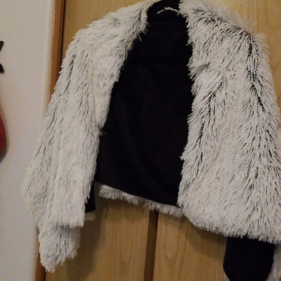 No Brand Other - Shawl/ White on Black Lining